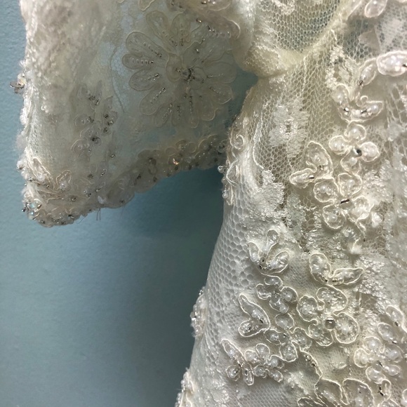 SAMPLE Alfred Angelo 1/2Sleeve Lace Wedding Dress, Ivory A-Line Off Shoulder - Picture 8 of 15
